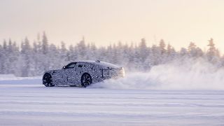 Jaguar TCS Racing hat eine mehrjährige Vereinbarung mit Schaeffler als offiziellem Zulieferer geschlossen. Im Bild: Die Prototypen des neuen vollelektrischen Jaguar Luxury GT bei der Wintererprobung mit Temperaturen bis zu minus 40° Celsius.  (Bild: Jaguar)