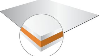 Trotz der größeren Dicke ermöglicht dieser Sandwichtverbund Möglichkeiten zur Gewichtseinsparung im Karosseriebereich bei Automobilen.  (Bild: Thyssen-Krupp Steel Europe)