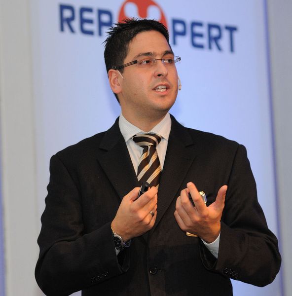 Neofitos Arathymos, technischer Referent im ZDK, erläuterte den Teilnehmern den Stand der Dinge der Euro-5-Verordnung und deren Umsetzung im Gewerbe. „Künftig wird jeder Kfz-Betrieb freien Zugang zu den Daten haben“, sagte der designierte Nachfolger von Rudolf Schüssler, der zum 1.7. 2010 in den wohlverdienten Ruhestand eintritt. (Archiv: Vogel Business Media)