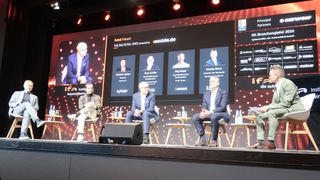 Diskutierten im Retail-Forum des IFA-Branchengipfels (v. l.): Christian Lindner (Autoland), Jörg Senger (Senger-Gruppe), Peter Schäfer (Kreuter Medele Schäfer), Martijn Storm (Lueg) und Prof. Dr. Benedikt Maier (IFA). (Bild: VCG - Andreas Grimm)