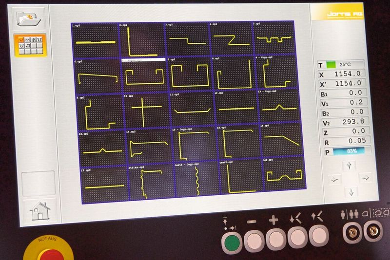 Einfach und verständlich: Die CNC-Steuerung mit Grafiken hat wesentlich dazu beigetragen, dass auch das professionelle Handwerk kurzfristig und flexibel komplexe Blechstrukturen biegen kann.   (Bild: Jorns AG)