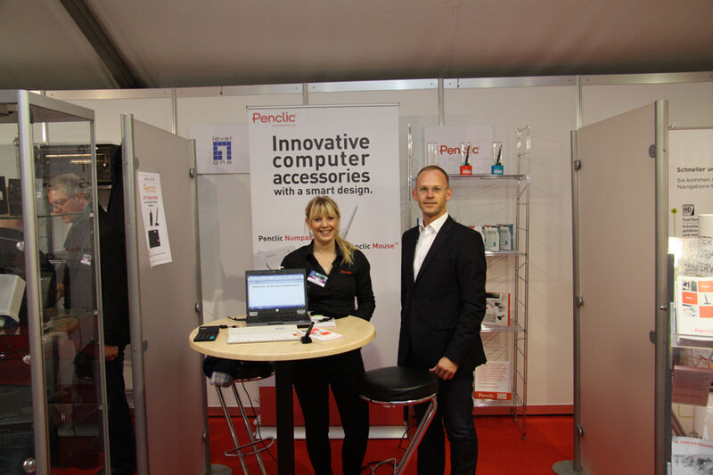 Ann Mårtensson und Alexander Bredel präsentierten Eingabegeräte von Penclic mit besonderem ergonomischen Design. (Bild: Michael Telecom)
