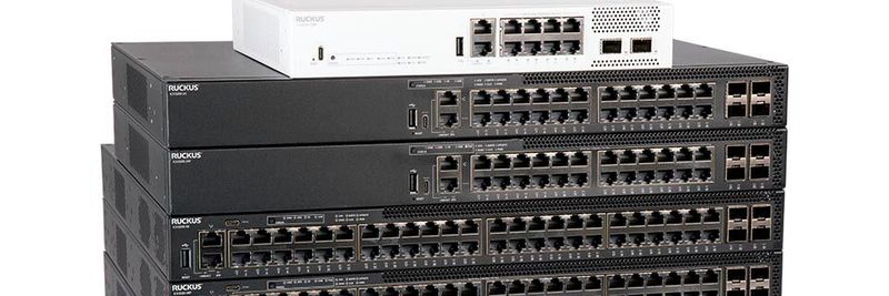 Die Ruckus-ICX-8200-Serie umfasst Switches mit Gigabit-Kupfer-Edge-Ports, Glasfaser-Edge-Ports und Multigigabit-Edge-Ports.