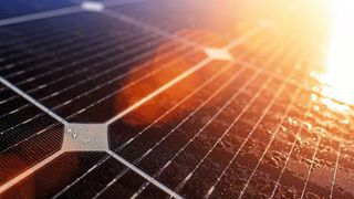 Die große elektronische Bandlücke in der oberen der zwei erforderlichen Lagen in Perowskit-Tandemzellen führt oft zu hohen Spannungsverlusten. Chinesische Forscher experimentieren daher mit alternativen Materialien und Techniken, um den Spannungsverlust zu reduzieren. (Bild: gemeinfrei)