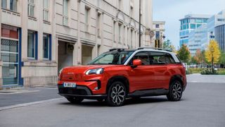 Der GAC Aion V ist einer der neuen Modelle von namentlich neuen Marken, die in Paris um Aufmerksamkeit buhlten. (Bild: Dirk Kunde)