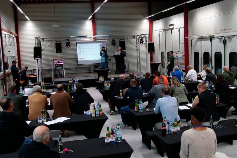 Zur Mitgliederversammlung am Freitag kamen ca. 30 Betriebsinhaber, um die Satzung zu ändern und die Wahl der Ausschüsse und des Landesinnungsmeisters zu begleiten. (Bild: Jürgen Klasing)