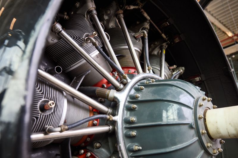 Entsprechend ausgelegter Edelstahl gewährleistet die im Flugzeugbau geforderte Beständigkeit gegenüberhohen Einsatztemperaturen, aggressiven Medien und extremen mechanischen Belastungen. (Bild: Lufthansa)