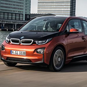 (BMW)