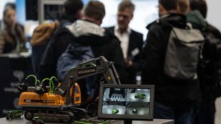 Die auf dem Messegelände in Hannover gezeigten Innovationen kombinieren smarte Sensoren, KI und Robotik, um landwirtschaftliche Aufgaben auch in unübersichtlichem Gelände zu automatisieren. (Bild: DLG)