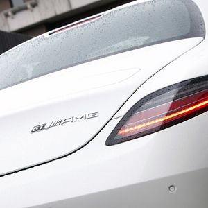 Mercedes-Benz SLS AMG (interne Bezeichnung: C 197, SLS AMG Roadster: R 197) ist ein Gran-Turismo-Coupé mit Flügeltüren.