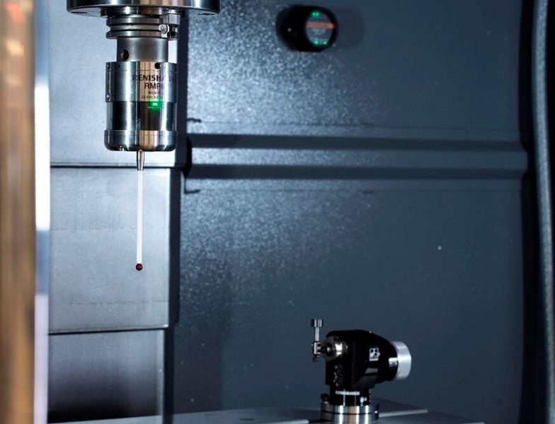 Das ist der Renishaw-Spindelmesstaster RMP60, zusammen mit dem RTS-Werkzeug-Messtaster und dem neuen kompakten Funkinterface RMI-QE, in einer Maschinenanwendung. (Renishaw)