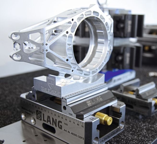 Mit den Spannsystemen ist Lang Technik GmbH gross geworden, dank der kraft- und formschlüssigen Backensysteme können die Werkstücke hochgradig sicher gespannt werden.  (Bild: Matthias Böhm)