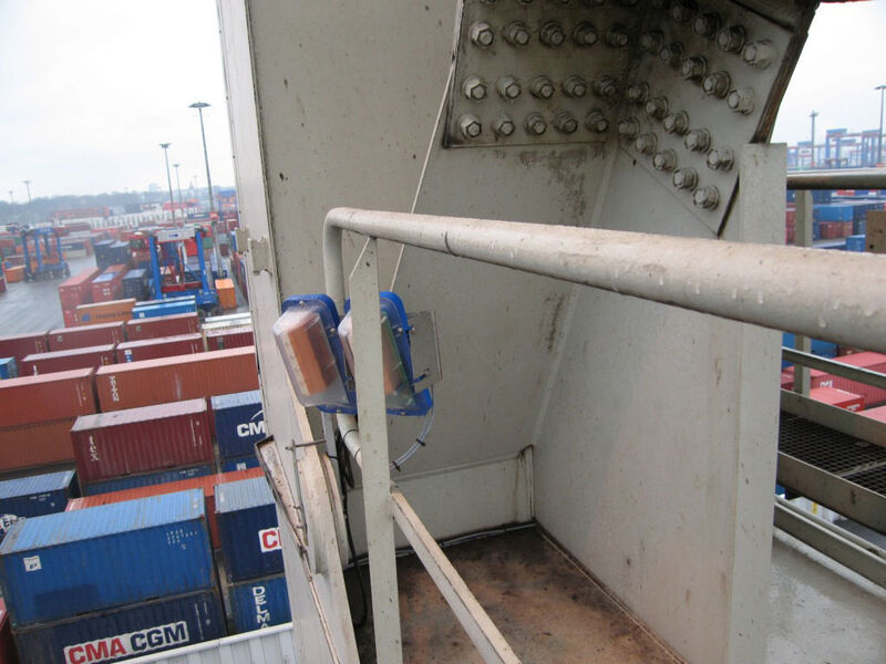 Transponder des Ortungssystems an einer der Containerbrücken im Container Terminal Burchardkai der HHLA. Bild: Symeo (Archiv: Vogel Business Media)