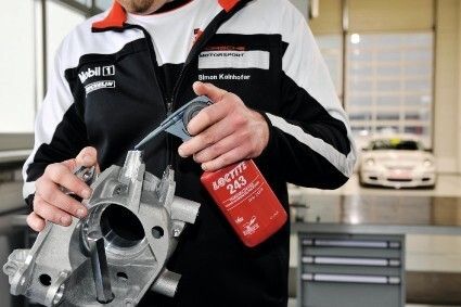 Schraubensicherung Loctite 243: Vibrationsbeständige, lösbare Verbindungen. Bild: Henkel (Archiv: Vogel Business Media)