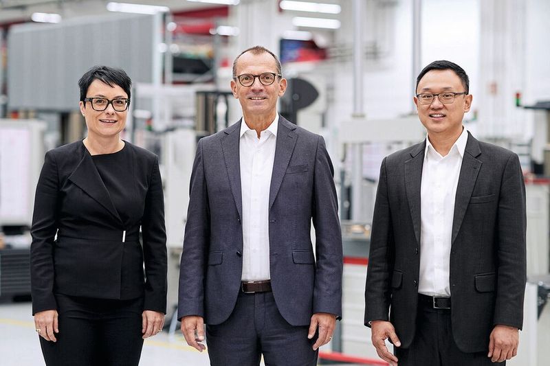 Der ZwickRoell Vorstand: (v. l.), Christine Düber (CSO), Klaus Cierocki (CEO/CFO) und Ping Bu Loke (CTO). (Bild:  ZwickRoell GmbH & Co. KG)