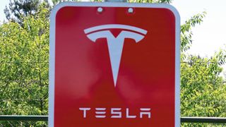 Tesla zwischen Himmel und Höllle: In den USA meckert die Verkehrsaufsicht, in China geht es mit „Autopilot“ voran. (Bild: Grimm – VCG)