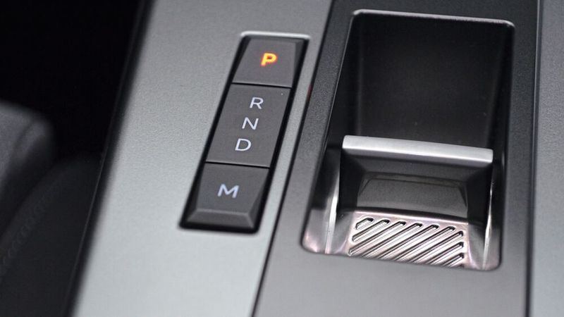 Der Fahrstufenschalter hätte ruhig etwas griffiger ausfallen dürfen. (Bild: Rehberg / VCG)