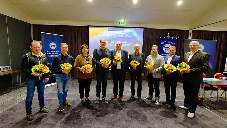 Der neue Vorstand der Kfz-Innung Sachsen-West mit dem wiedergewählten Obermeister Michael Schneider (r.)(Bild:  Holger Zietz - VCG)