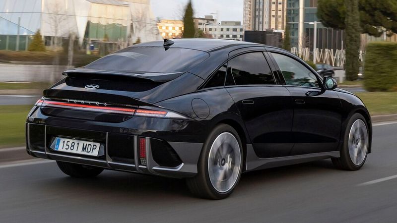 Die Heckpartie dürfte zu heißen Diskussionen zwischen Autofans führen. (Bild: Hyundai)