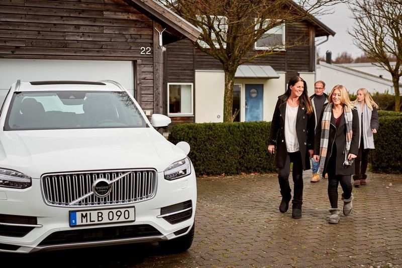 Zur Familie Hain gehören Alex und Paula, jeweils 45 Jahre alt, mit ihren beiden Töchtern Filippa (17) und Smilla (14). Die Hains waren die erste Familie, die Anfang 2017 für das Drive Me Projekt ausgewählt wurde. (Volvo)