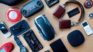 Spielkonsolen, Drohnen, Handys: In zahlreichen Haushalten sammeln sich Elektronikgeräte nach ihrer Anschaffung an, ohne dass sie genutzt würden - oder ordnungsgemäß entsorgt. Dies trifft vor allem auf Kleingeräte zu.  (gemeinfrei)