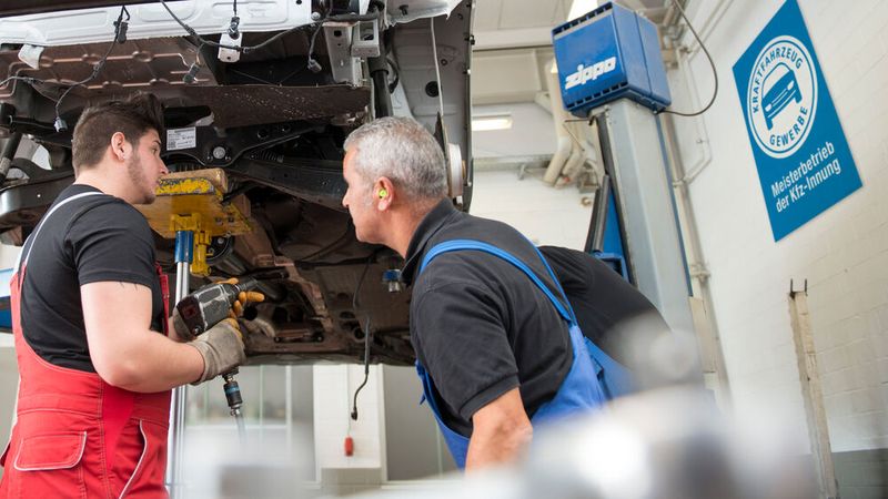 Insbesondere freie Werkstätten beklagen sich über die Situation am Arbeitsmarkt und den Mangel an Fachkräften.(Bild:  ZDK)