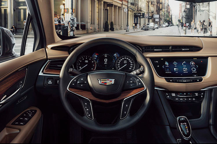 Diverse Komfort- und Sicherheits-Features sind für den Crossover ebenso zu haben – von Konnektivität mit Apple Carplay bis zum automatischen Notbremsassistenten. (Foto: Cadillac)