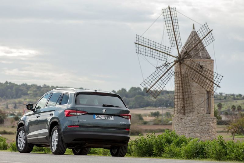 Die Standard-Fahrwerkseinstellung ist ein guter Kompromiss zwischen sportlichen und komfortablen Bedürfnissen. (Skoda)