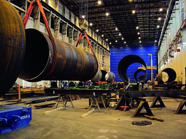 Die EEW Special Pipe Construction GmbH produziert Rohre und Komponenten für die Offshore-Industrie. Bild: WFG Vorpommern (Archiv: Vogel Business Media)