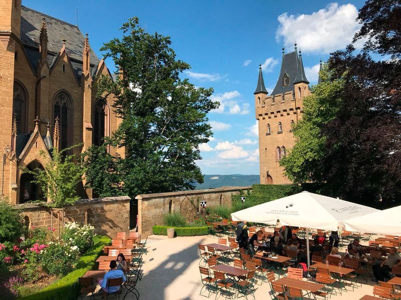 Der Biergarten war vorbereitet für die BITRIDER. (Vogel IT-Medien GmbH)
