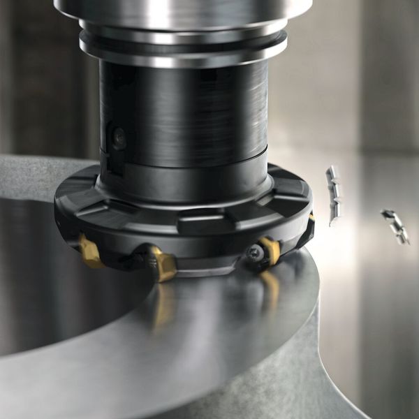 Zwei neue Sorten von Hartmetall-Wendeschneidplatten bietet Sandvik-Cormant jetzt an, um die Einsatzfähigkeit der Coromill-Familie zu optimieren, wie es heißt. GC4330, eine mittelharte, und GC4340, eine zähe Variante, heißen die stahlzerspanenden Neuzugänge, die aber auch für Gusseisen oder ISO-M-Edelstahl geeignet seien. (Sandvik Cormant)