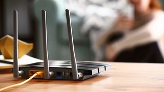 Der mobile Standard Wi-Fi 6 bietet hohe Bandbreiten bei geringer Latenz. Mit diesen Eigenschaften lässt er sich mit 5G kombinieren. (Bild: (c) Pixel-Shot - stock.adobe.com)