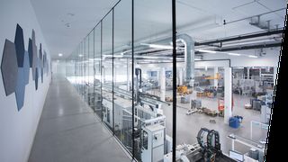 dm-2023-02-19-produktionshalle (Quelle: Pankl Racing Systems AG)