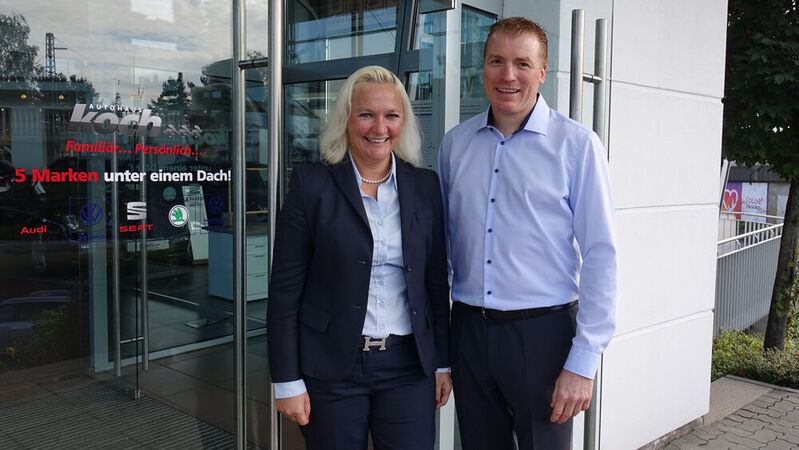 Zaklina und Rüdiger Koch sind als Geschäftsführer für ihre Kunden immer greifbar und mischen als Verkaufs- und Serviceleiter aktiv im Tagesgeschäft des gleichnamigen Autohauses mit.