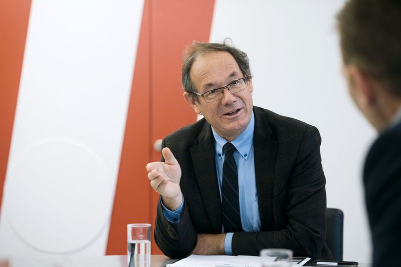 «Für die Entwicklung und die Fertigung ist es notwendig, dass wir präzise messen», Werner Krüsi, Geschäftsführer Fisba Optik AG. (Zeiss)