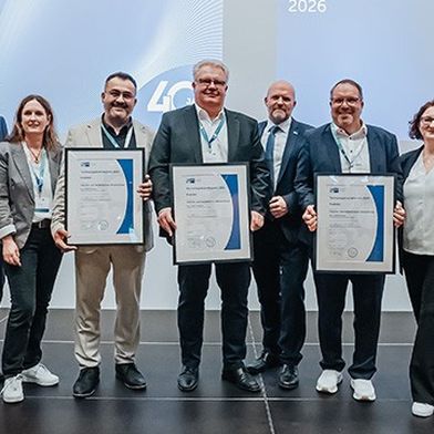 Die nominierten Mitarbeitenden des Fraunhofer IST sowie von Rohloff und Tantec gemeinsam mit Dr. Florian Löbermann, Hauptgeschäftsführer der IHK Braunschweig (2.v.l.) sowie Anke Bergmann (2 v.r.) und Marcus Brünnel (r.) von der IHK Braunschweig. (Bild: Andreas Rudolph)