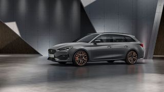 Nach dem Cupra Ateca präsentiert die spanische Performance-Marke mit dem Cupra Leon das zweite Modell. (Bild: Cupra)