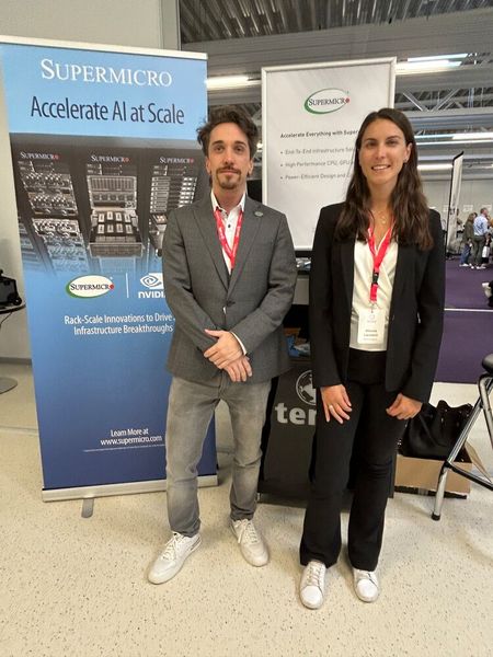 Andreas Wurzwe und Alessia Lacedelli von Supermicro (Bild: Vogel IT-Medien GmbH)