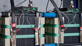 Leichter, kleiner, günstiger durch Re-design des Herzstücks von Redox-Flow-Batterien. (Fraunhofer / Piotr Banczerowski)