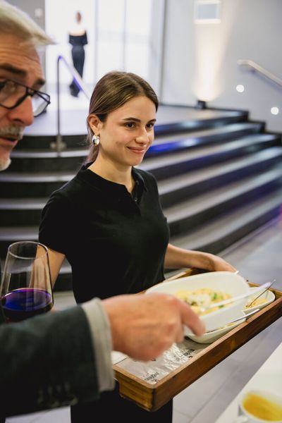 Branchenkenner diskutieren die Potenziale grüner Technologien in entspannter Runde. (Bild: Stefan Bausewein)