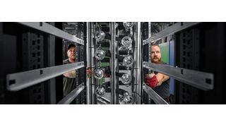 Wie kommt die Kühllösung ins Rechenzentrum? Wie wird sie in den Service eingebunden? Diese Praxisfragen sind hoch relevant für den Einsatz in großer Skalierung. (Bild: Rittal )