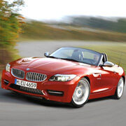 Neue Einstiegsmotoren: Der BMW-Sportwagen Z4 ist ab Herbst auch als Vierzylinder zu haben. Die beiden neuen Zweiliter-Turbobenziner leisten 135 kW/184 PS bzw. 180 kW/245 PS. (Archiv: Vogel Business Media)