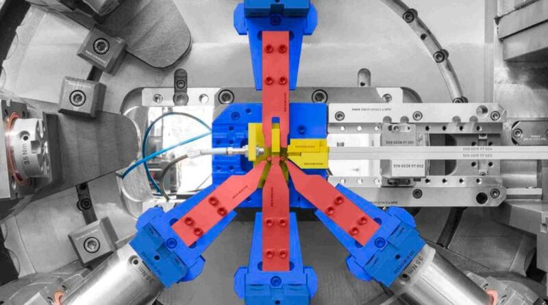 Schlankes Leantool mit Maschinennormalien (blau), Werkzeugnormalien (rot) und individuellen Werkzeugteilen (gelb). (Bihler)
