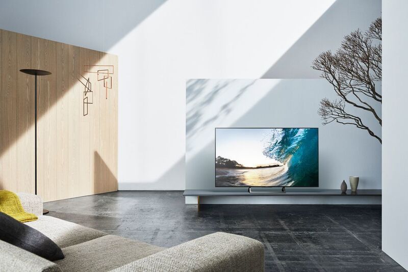 Die neuen BRAVIA Fernseher werden bis auf den A1 ab Frühjahr 2017 in Deutschland erhältlich sein. Den A1 wird es im Laufe des Jahres im Handel geben. (Sony)