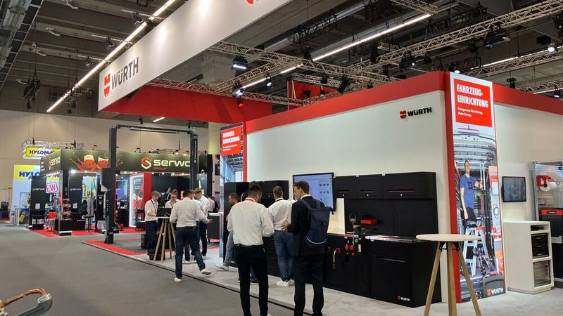 Der Würth-Stand in Halle 11 bekommt den letzten Schliff. (Bild: Pfaff / VCG)