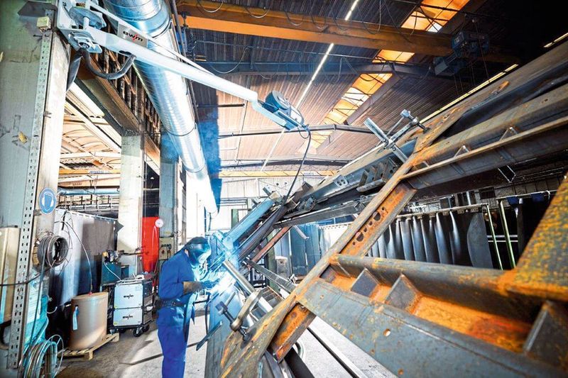 Bei einem Hersteller von Systemen für Transport- und Recyclingfahrzeuge reduzierten sich durch den ganzheitlichen Ansatz von EWM der Gasverbrauch um ein Drittel und die Arbeitszeit um 15 %.  (EWM)