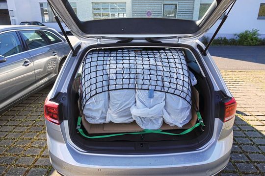 So ist’s richtig: Mit einem zugelassenen Ladenetz verspannt, geht von den Rädern auch bei einem Unfall keine Gefahr aus.(Bild:  Rosenow/»kfz-betrieb«)