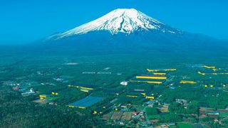 Fanuc city à Oshino-mura au Japon. Son emplacement au pied du Mont Fuji et ses 150 ha de superficie en font un site industriel pas comme les autres. (Image : Fanuc)