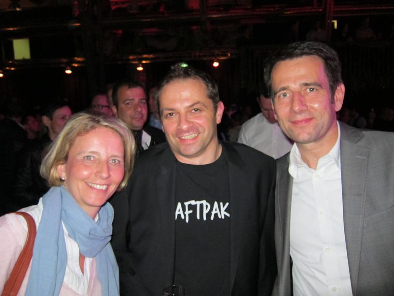 (v. l.) Stephanie Steen, IT-BUSINESS, mit Matthias Kälberer und Björn Kaun, Iomega   (Bild: IT-BUSINESS)