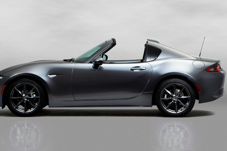 Auch die sonstigen Abmessungen unterscheiden sich kaum von denen seines puristischen Bruders. (Foto: Mazda)